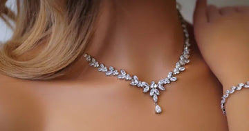 How to choose the right necklace for your neckline
